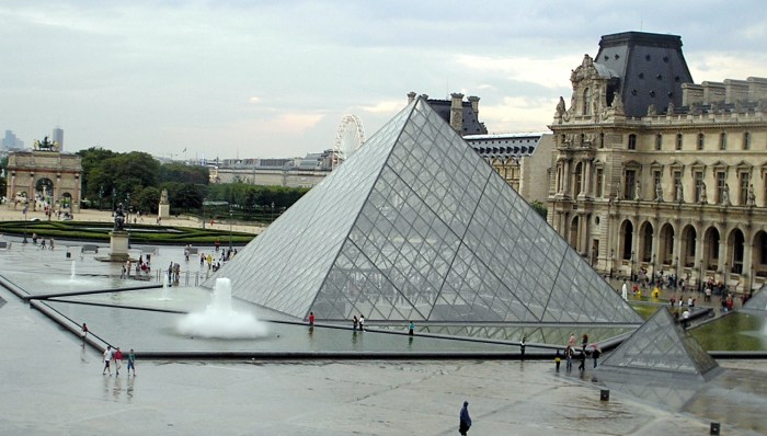 EL010906PARIS - 10. Emma Lee. Stock shots of Paris, France. Louvre.